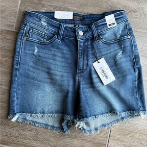 NWT Judy Blue V-Front Distressed Shorts Medium